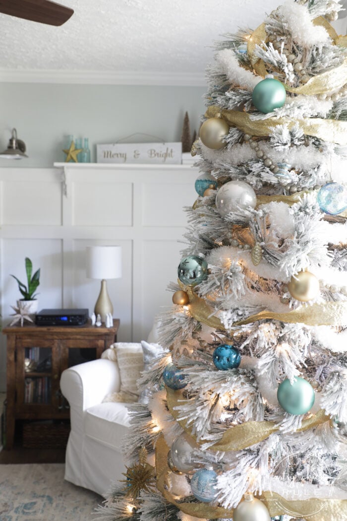 Blue and gold decor is a beautiful change from the traditional red so well-loved by many. artsychicksrule.com #blueandgoldchristmas #goldchristmasdecor #bluechristmasdecor