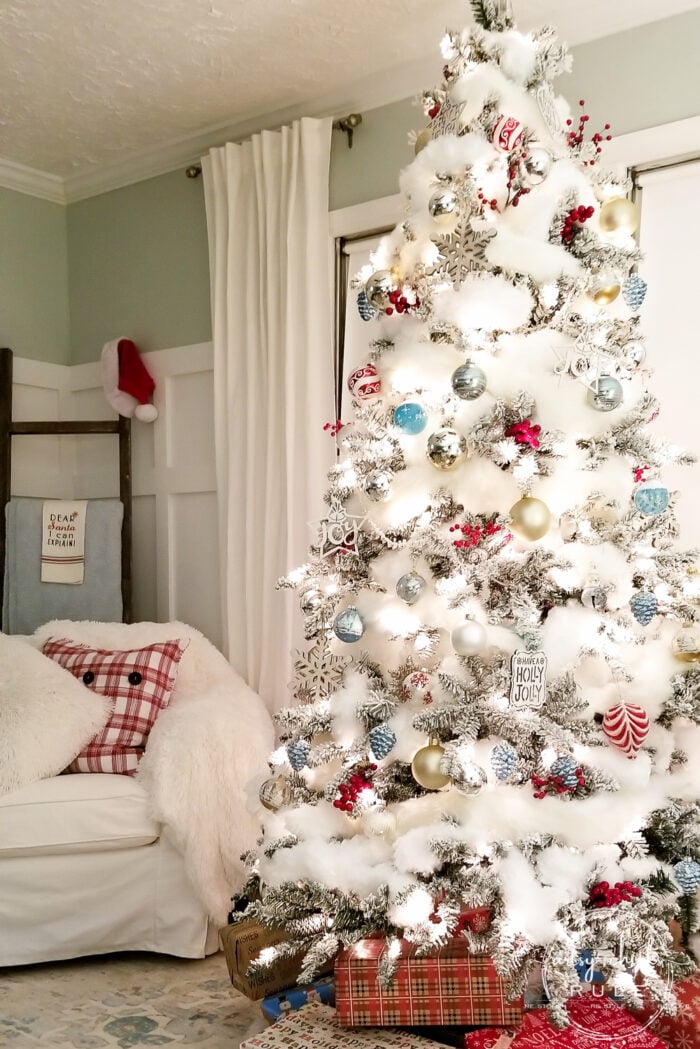 How To Decorate A Skinny Christmas Tree · Cozy Little House