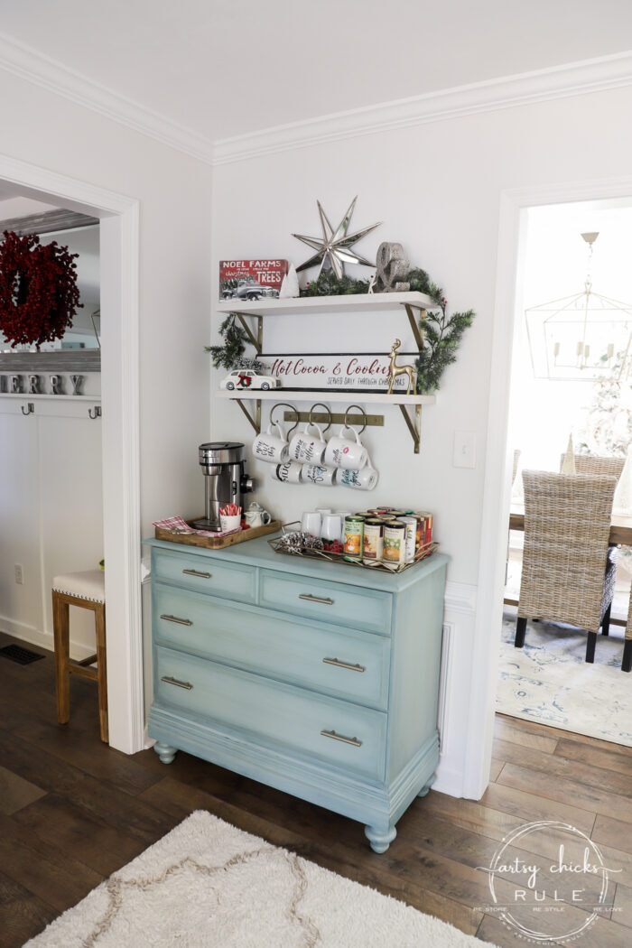 Cozy Christmas decor in traditional reds creates a warm, nostalgic and welcoming space! Simple ideas to create a holiday space you'll love! #cozychristmas #redchristmasdecor #tradtionalredchristmas