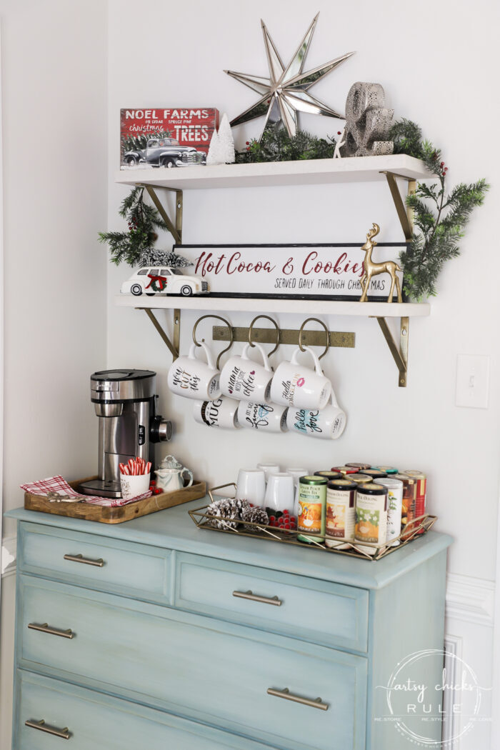 Cozy Christmas decor in traditional reds creates a warm, nostalgic and welcoming space! Simple ideas to create a holiday space you'll love! #cozychristmas #redchristmasdecor #tradtionalredchristmas