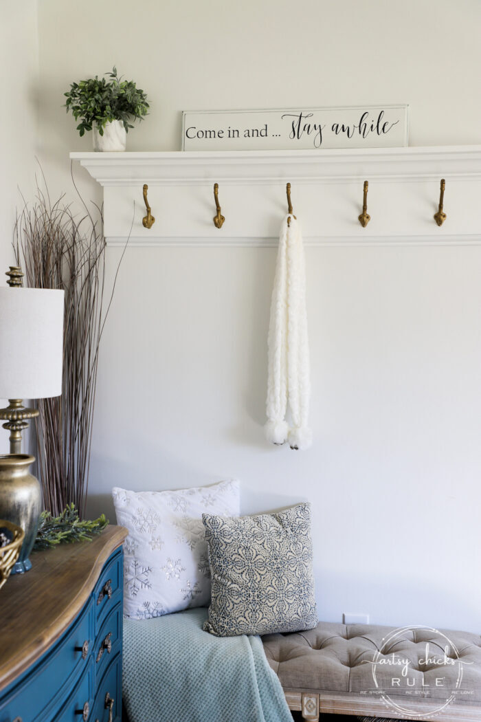 I'm sharing a few simple ways to transition into those long winter months after the holidays with simple  & cozy winter decor! artsychicksrule.com #winterdecor #winterdecoratingideas #winterhome 