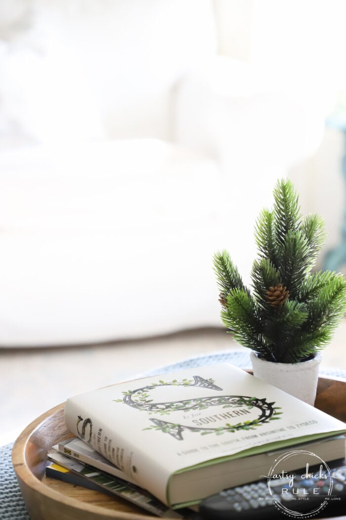 I'm sharing a few simple ways to transition into those long winter months after the holidays with simple  & cozy winter decor! artsychicksrule.com #winterdecor #winterdecoratingideas #winterhome 