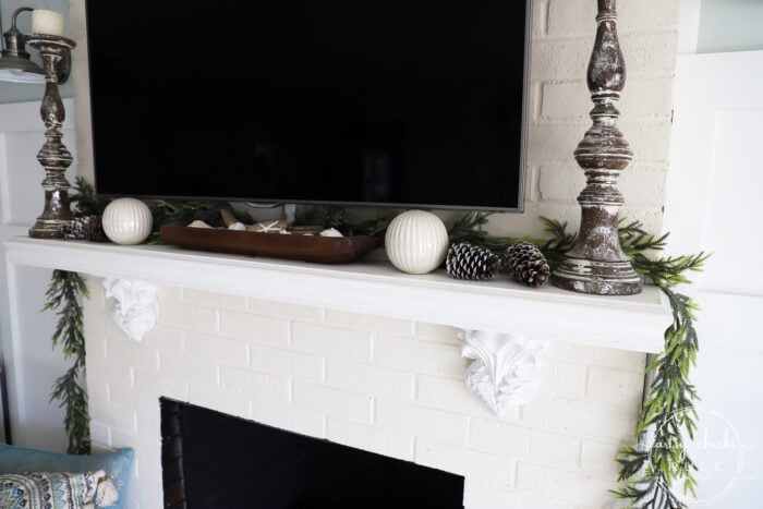 I'm sharing a few simple ways to transition into those long winter months after the holidays with simple  & cozy winter decor! artsychicksrule.com #winterdecor #winterdecoratingideas #winterhome 