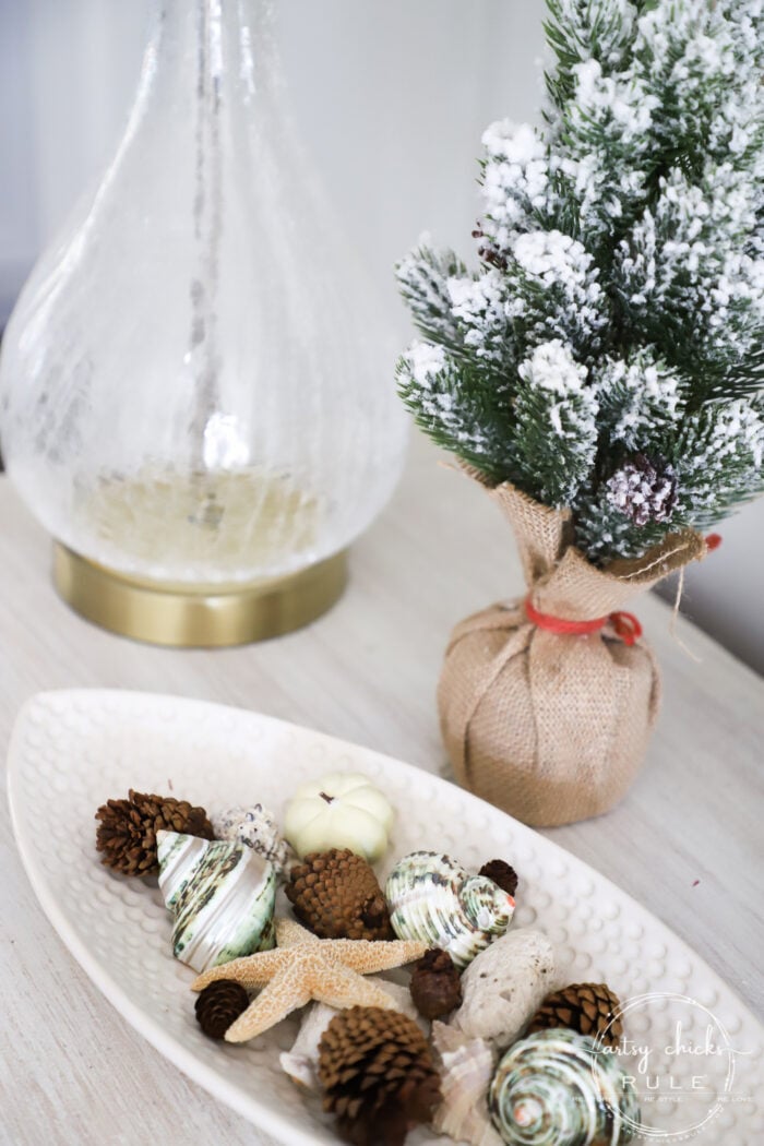 I'm sharing a few simple ways to transition into those long winter months after the holidays with simple  & cozy winter decor! artsychicksrule.com #winterdecor #winterdecoratingideas #winterhome 