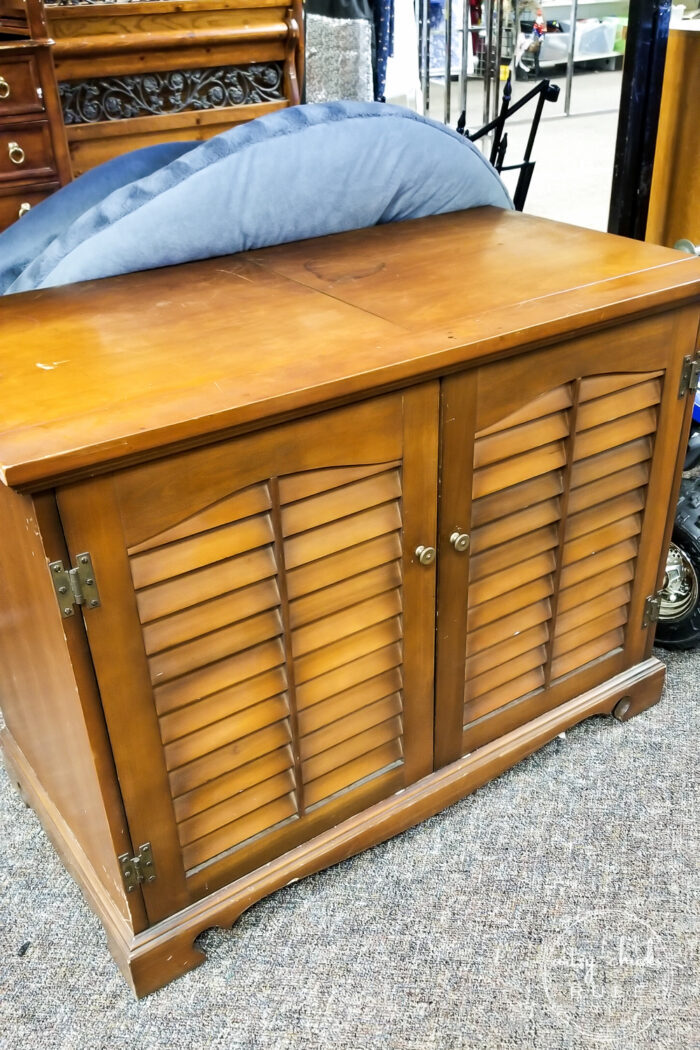 Fun finds, furniture and things I came across (and brought home!) from my latest thrift shopping outing! artsychicksrule.com #thriftstorefinds #thriftstoremakeovers #thriftymakeovers 