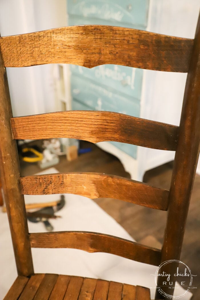 $8 Ladder Back Chair Makeover with Gel Stain and Gel Topcoat...SO SIMPLE!!!! artsychicksrule.com #ladderbackchair #gelstain #geltopcoat #stainedfurnituremakeover