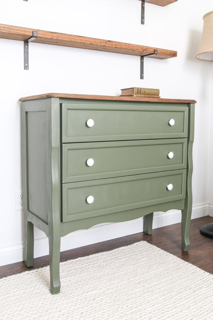 20 Green Painted Furniture Makeovers artsychicksrule.com #greenpaintedfurniture #greenfurniture #greenmakeovers