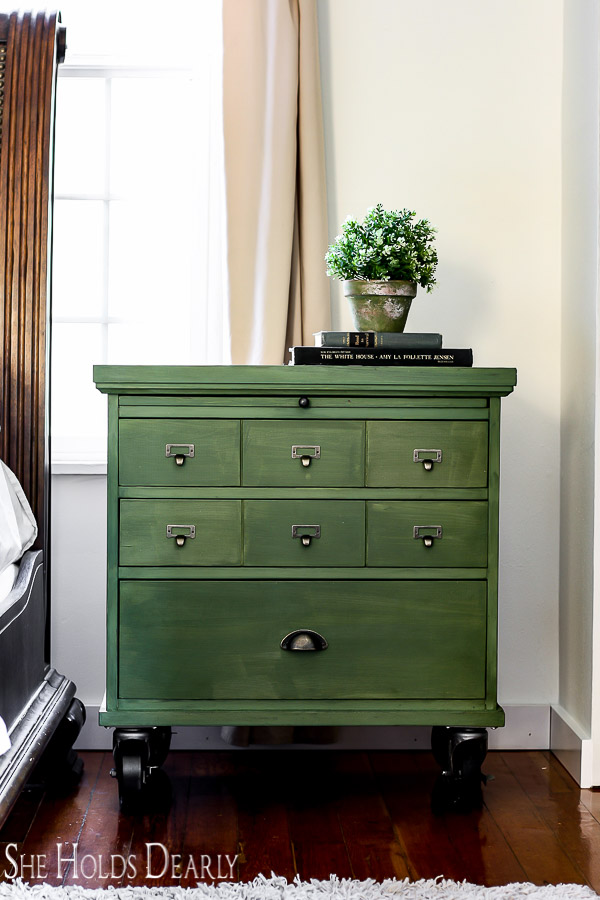 20 Green Painted Furniture Makeovers artsychicksrule.com #greenpaintedfurniture #greenfurniture #greenmakeovers