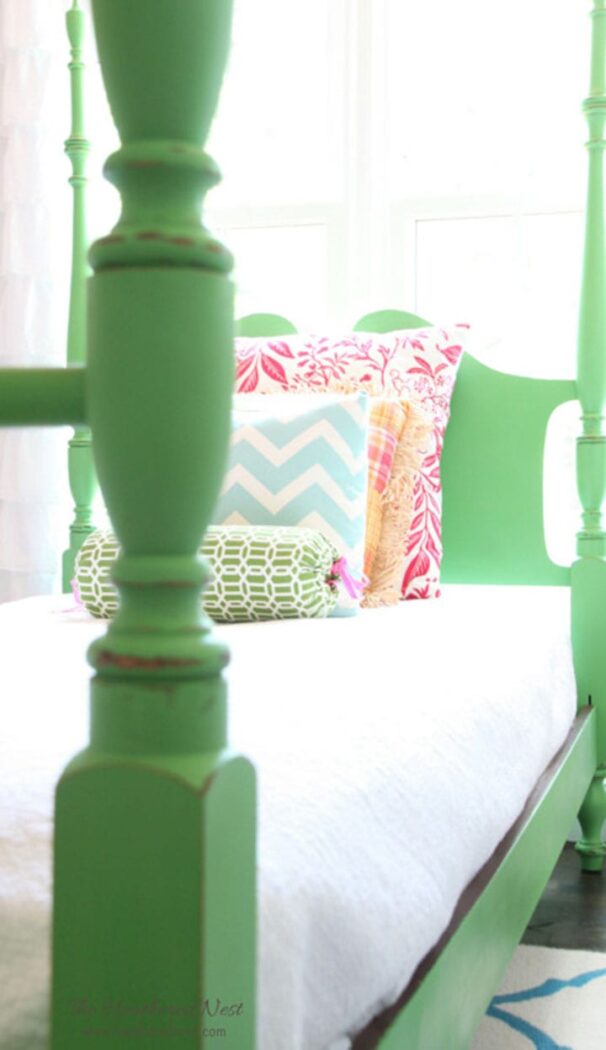 20 Green Painted Furniture Makeovers artsychicksrule.com #greenpaintedfurniture #greenfurniture #greenmakeovers