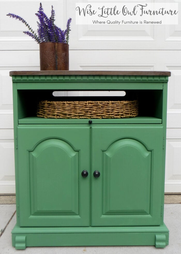 20 Green Painted Furniture Makeovers artsychicksrule.com #greenpaintedfurniture #greenfurniture #greenmakeovers