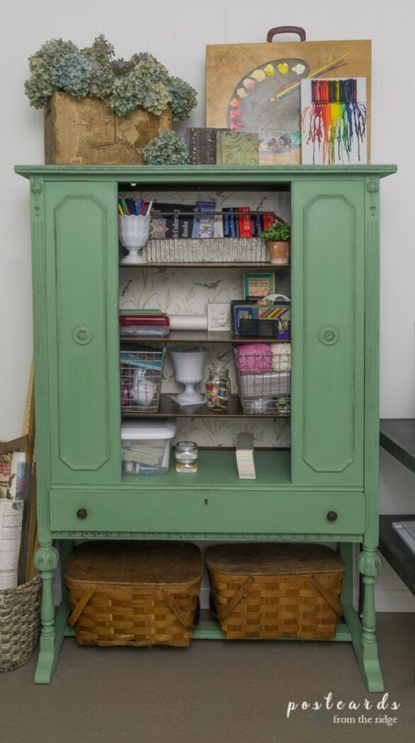 20 Green Painted Furniture Makeovers artsychicksrule.com #greenpaintedfurniture #greenfurniture #greenmakeovers