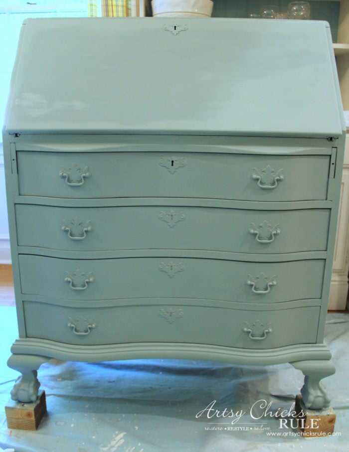 Learn how to chalk paint furniture (and more because it's not just for furniture!) with all my best tips & tricks I've learned over the last 8 years! artsychicksrule.com #howtochalkpaintfurniture #howtousechalkpaint #chalkpaintingfurniture #chalkpaintforfurniture #chalkpainttutorial