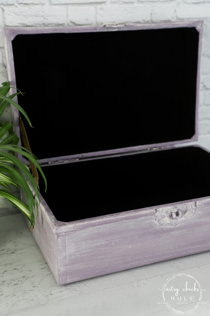 Why not create a guest room welcome box filled with goodies and/or necessities for overnight guests? Even better, pop into your local thrift store to find something inexpensive like this box to makeover! #guestwelcomeideas #guestroomideas #welcomebox #primatransferbox