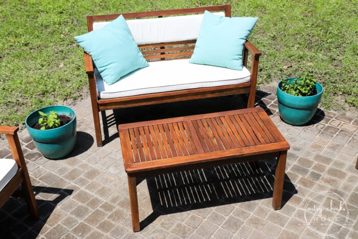 Learn how to quickly, and simply, refinish outdoor wood furniture with just one product! Make your patio furniture look better than brand new. artsychicksrule.com #restainoutdoorfurniture #refinishoutdoorfurniture #patiofurnituremakeover 