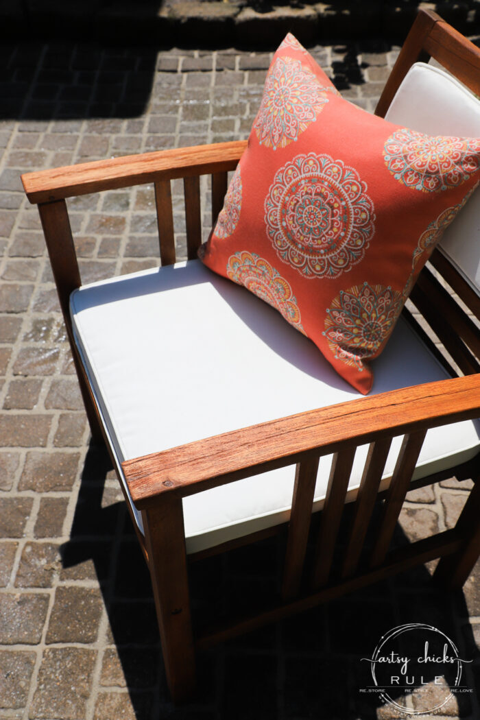 Learn how to quickly, and simply, refinish outdoor wood furniture with just one product! Make your patio furniture look better than brand new. artsychicksrule.com #restainoutdoorfurniture #refinishoutdoorfurniture #patiofurnituremakeover 