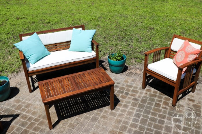 Learn how to quickly, and simply, refinish outdoor wood furniture with just one product! Make your patio furniture look better than brand new. artsychicksrule.com #restainoutdoorfurniture #refinishoutdoorfurniture #patiofurnituremakeover 