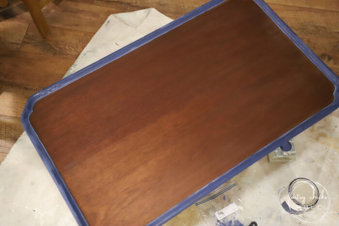 Elegant makeover on this navy blue coffee table with brown glaze! artsychicksrule.com #navybluefurniture #brownglaze 