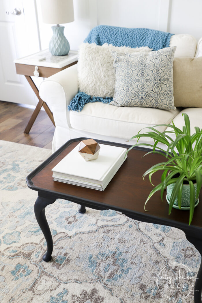 Elegant makeover on this navy blue coffee table with brown glaze! artsychicksrule.com #navybluefurniture #brownglaze 