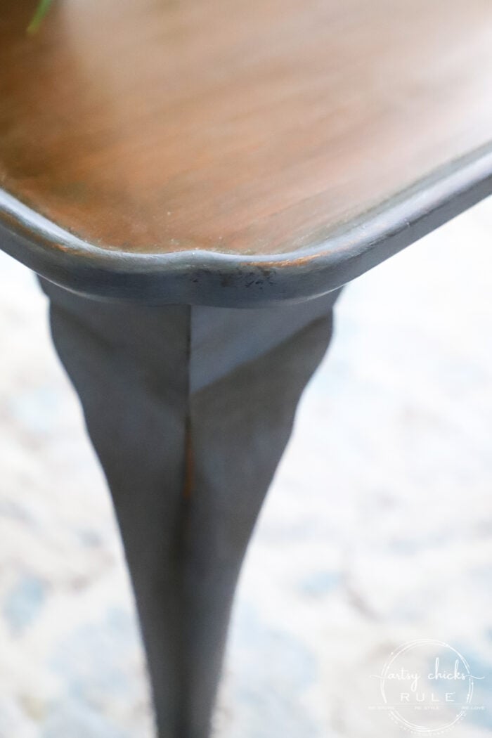 Elegant makeover on this navy blue coffee table with brown glaze! artsychicksrule.com #navybluefurniture #brownglaze 