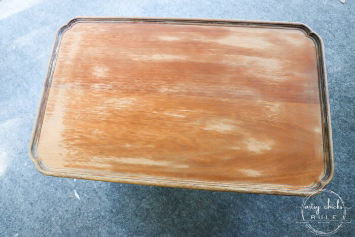 Elegant makeover on this navy blue coffee table with brown glaze! artsychicksrule.com #navybluefurniture #brownglaze 