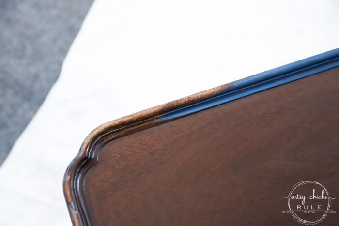 Elegant makeover on this navy blue coffee table with brown glaze! artsychicksrule.com #navybluefurniture #brownglaze 