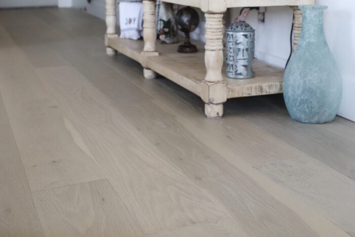 It's reveal day! I'm sharing our whole beach condo and our beautiful new waterproof hardwood flooring. artsychicksrule.com #sponsored #raintreeflooring #woodwithoutworry #waterproofflooring #waterproofhardwood #realhardwood