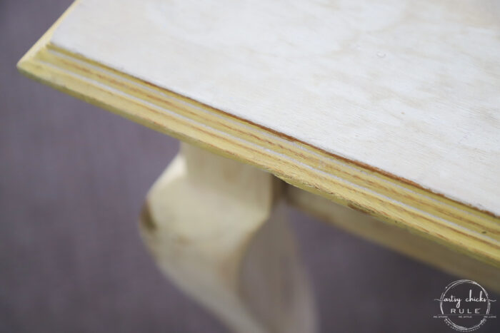 console table yellow edge