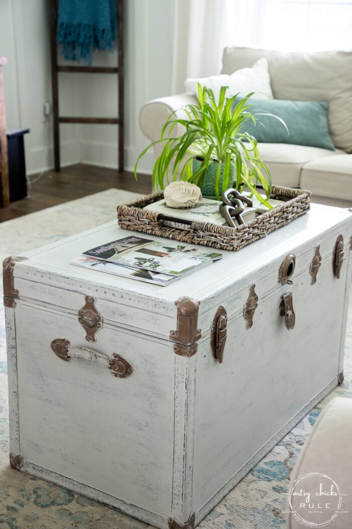 Rustic Trunk Coffee Table Easy Diy, White Treasure Chest Coffee Table
