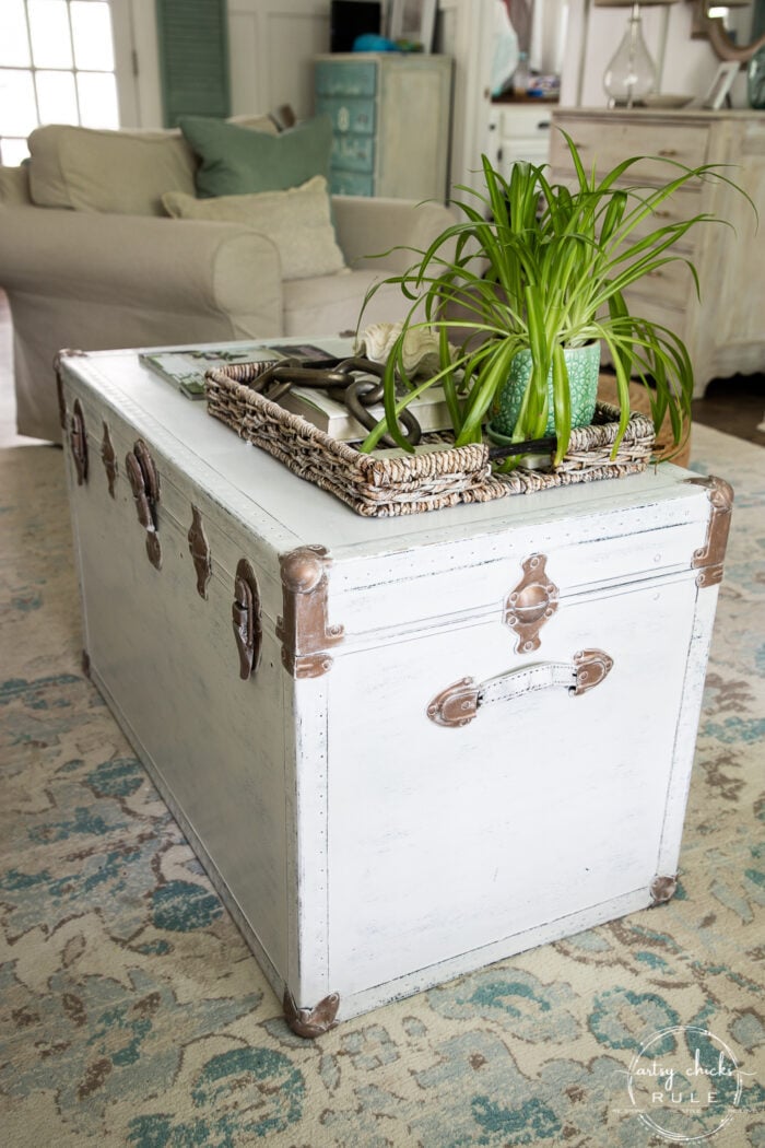 White clearance trunk table