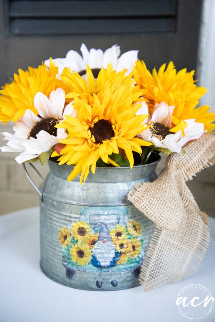 front view of napkin decoupage and sunflowers