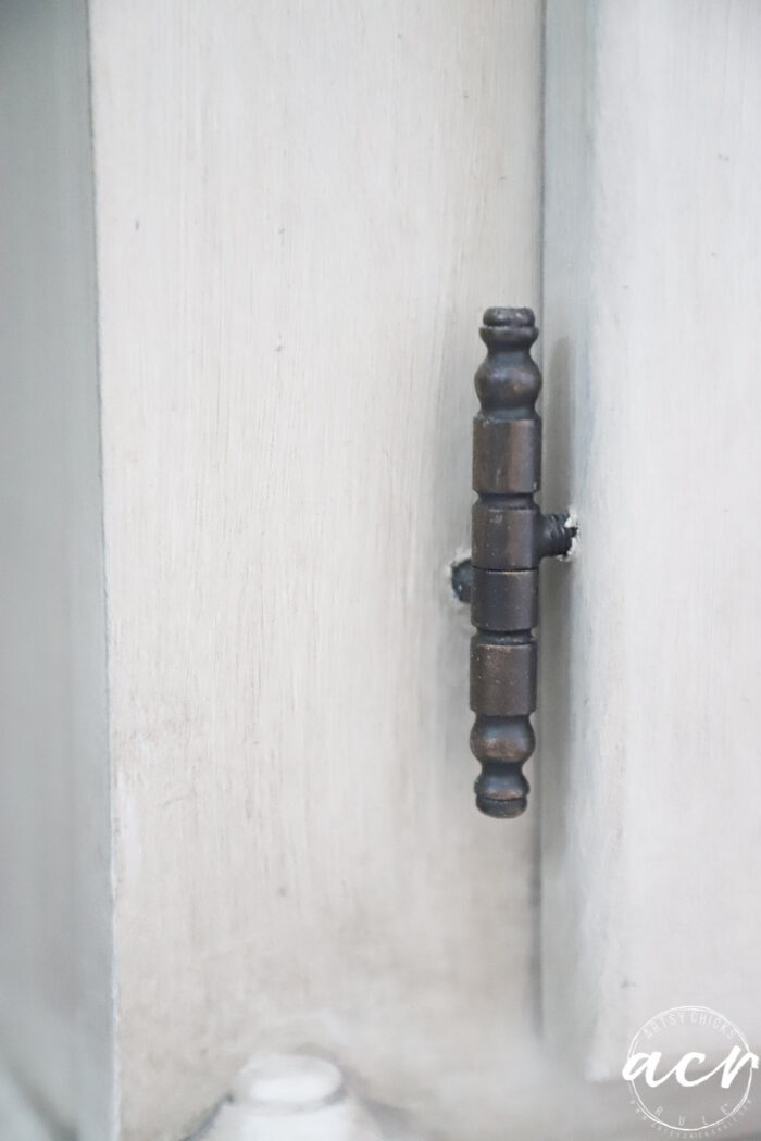 up close of bronze colored hinge