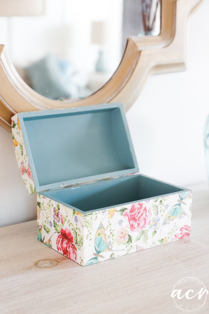 showing floral box with aqua inside, open box