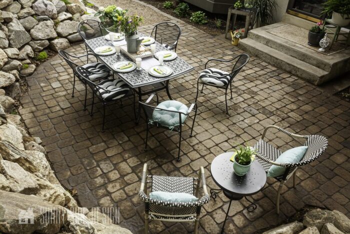 paver patio with rock wall and dinette