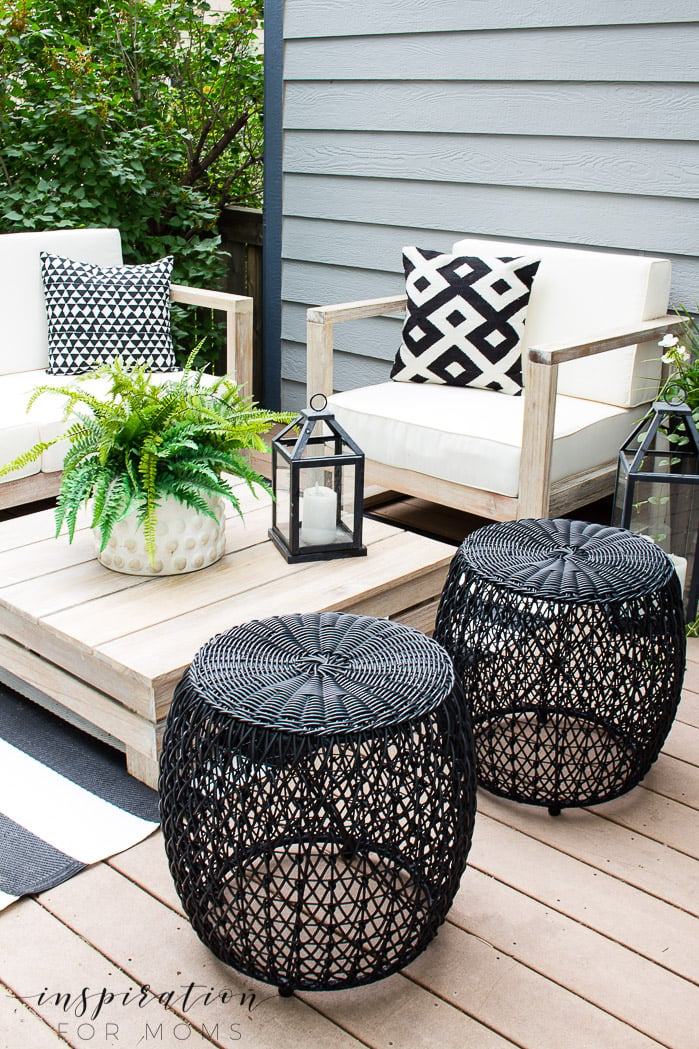 black and white deck decor