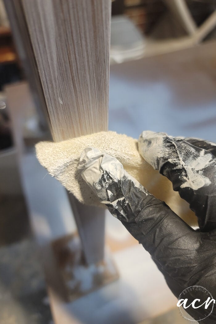 using sponge to paint wood