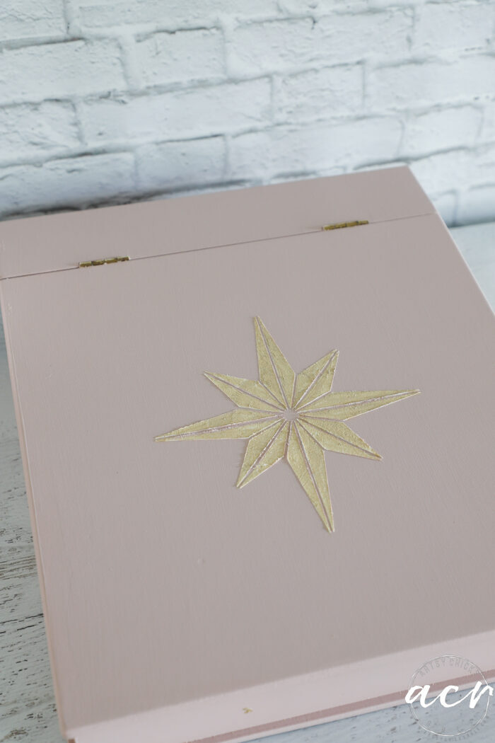 pink box with gold star