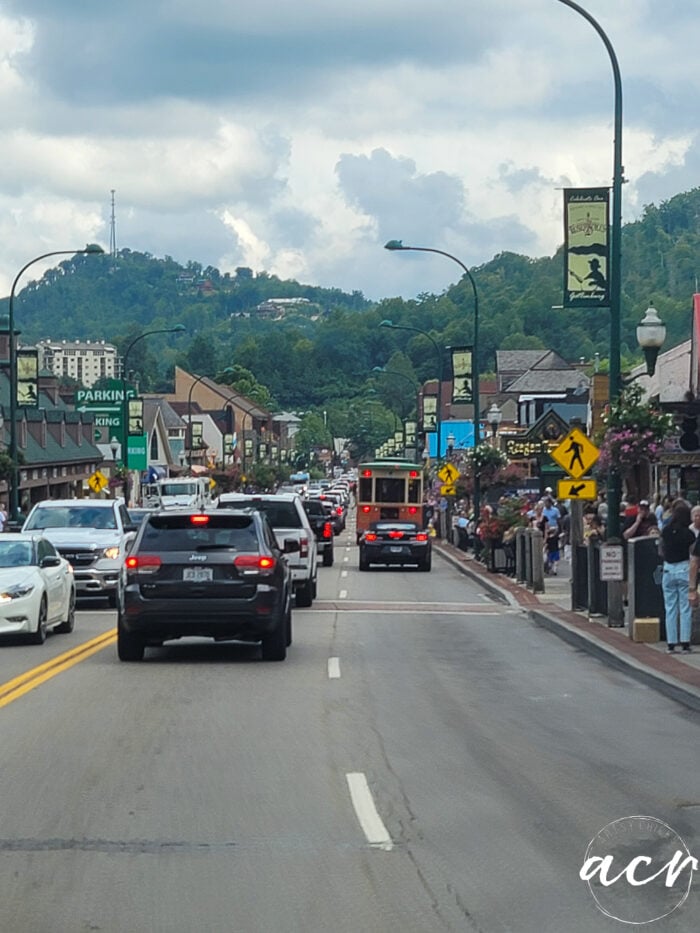 gatlinburg town and traffic