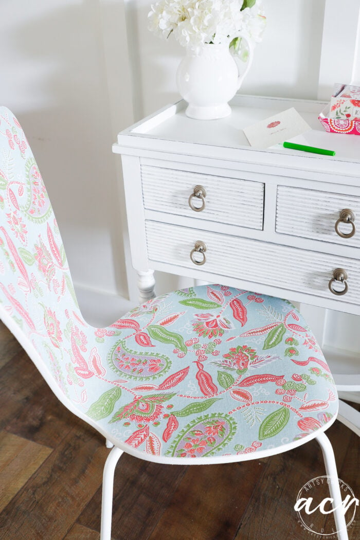 How To Decoupage Chair With Fabric