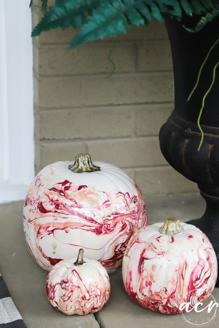 3 varying sized pumpkins marbled