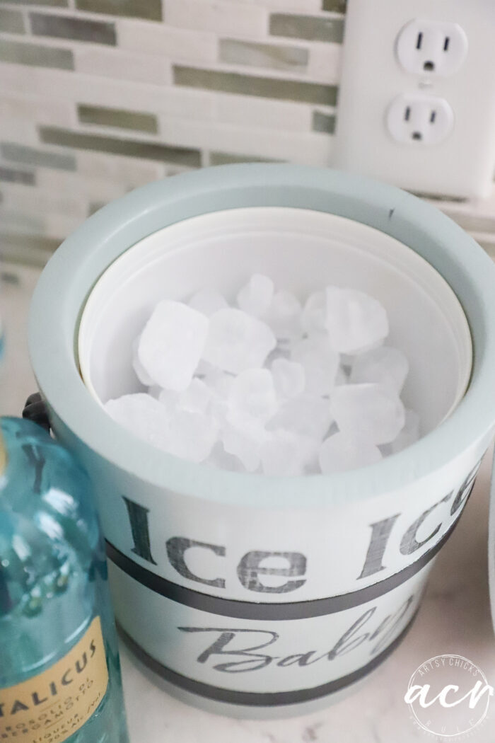 ice inside ice bucket