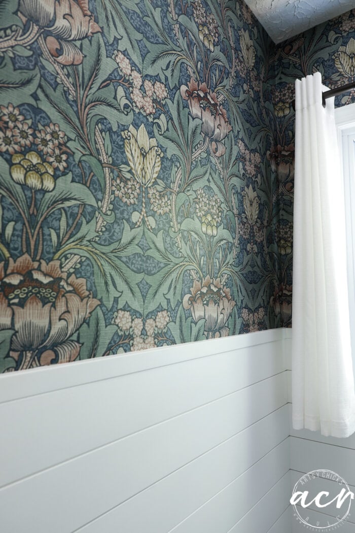 wall with wallpaper and white curtain