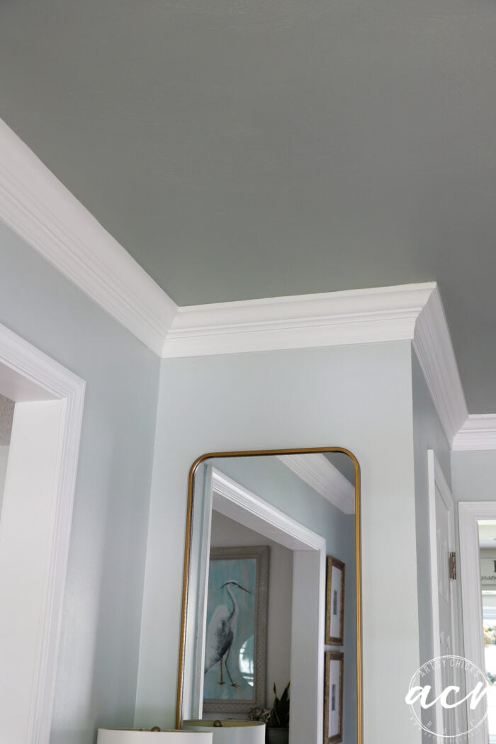Oyster Bay ceiling with wide white trim crown molding