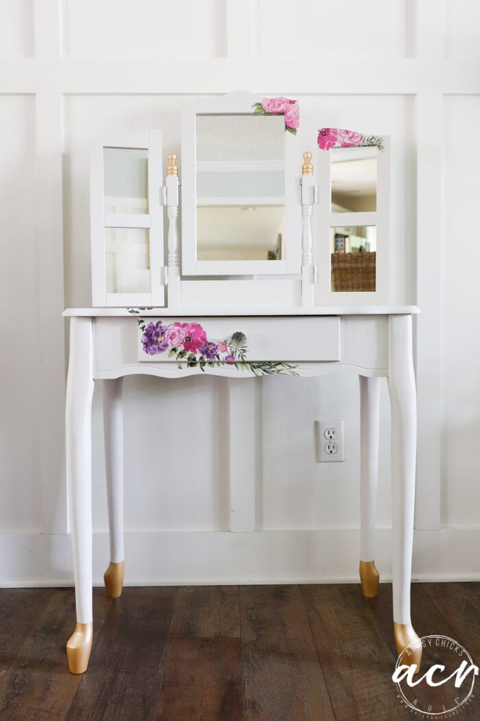 front view of dressing table