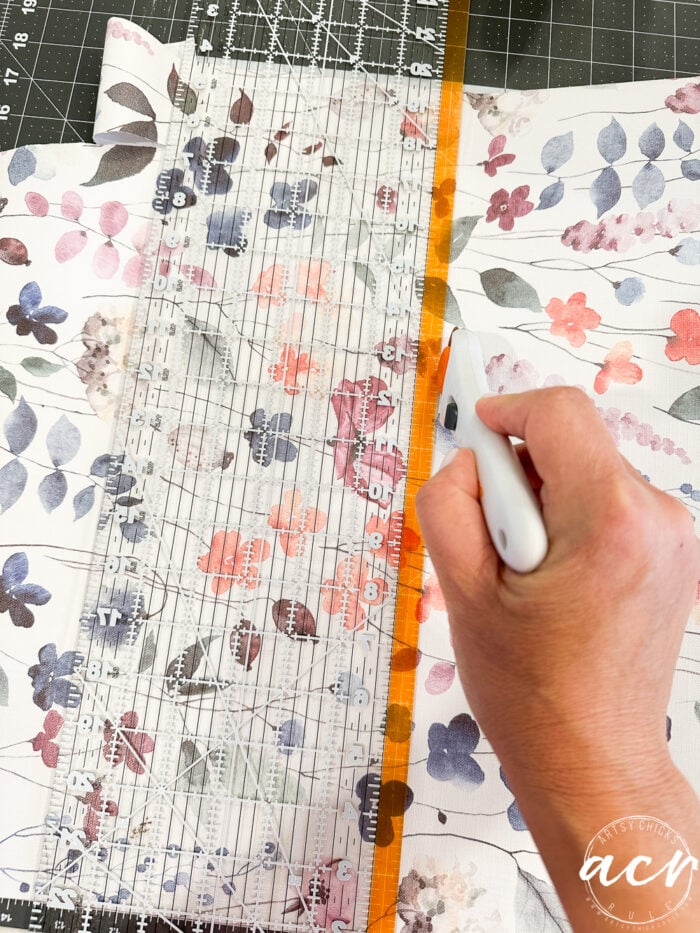using cutting mat to cut paper