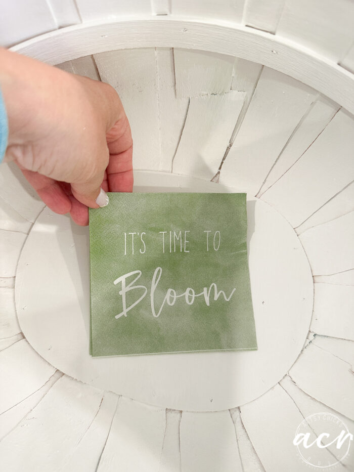 green napkin that say's it's time to bloom