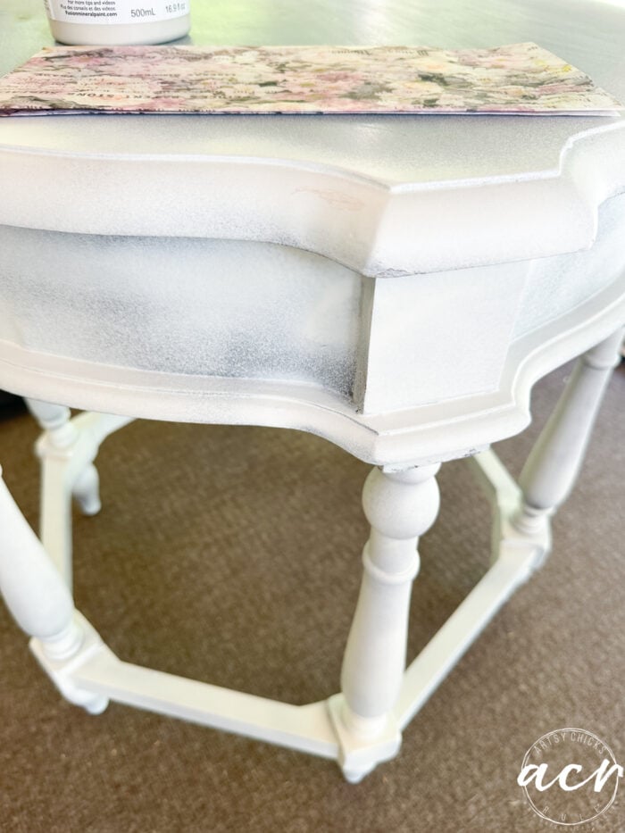 table that has been sprayed with primer