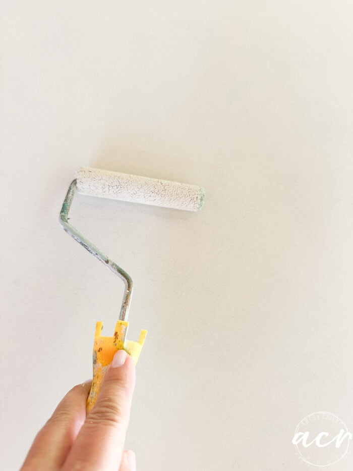 roller paint on table