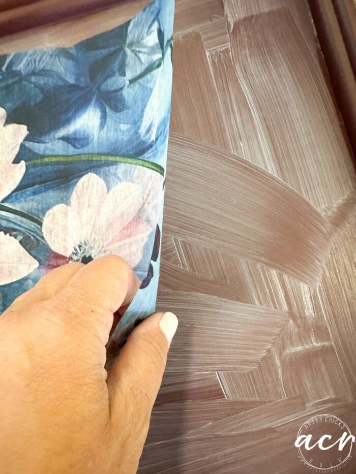 laying fiber paper over gel