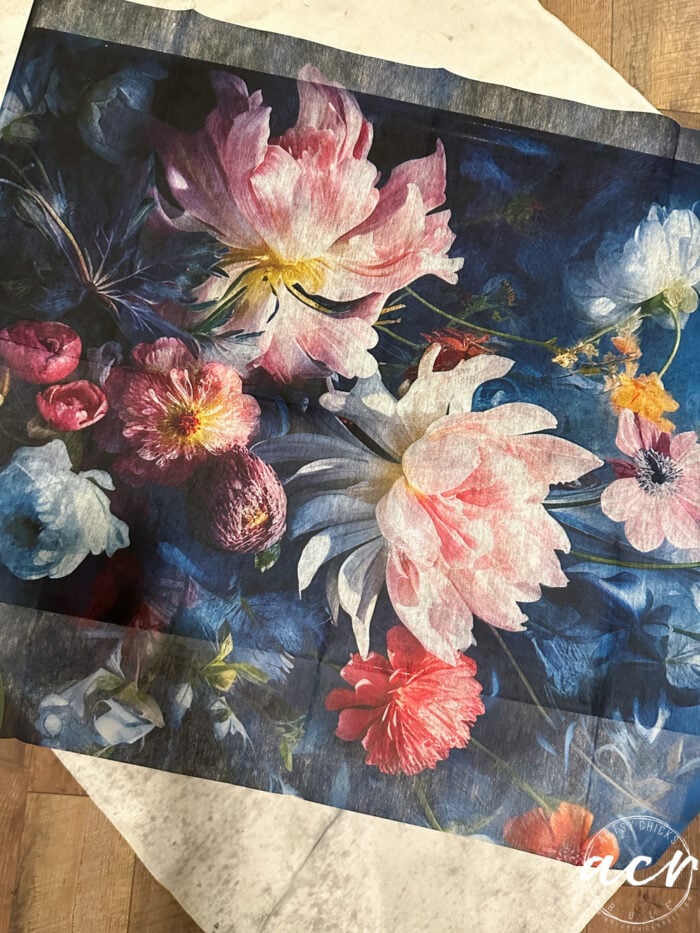 decoupage fiber laying on table