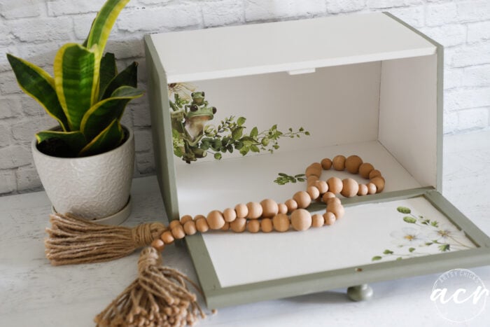 open bread box styled